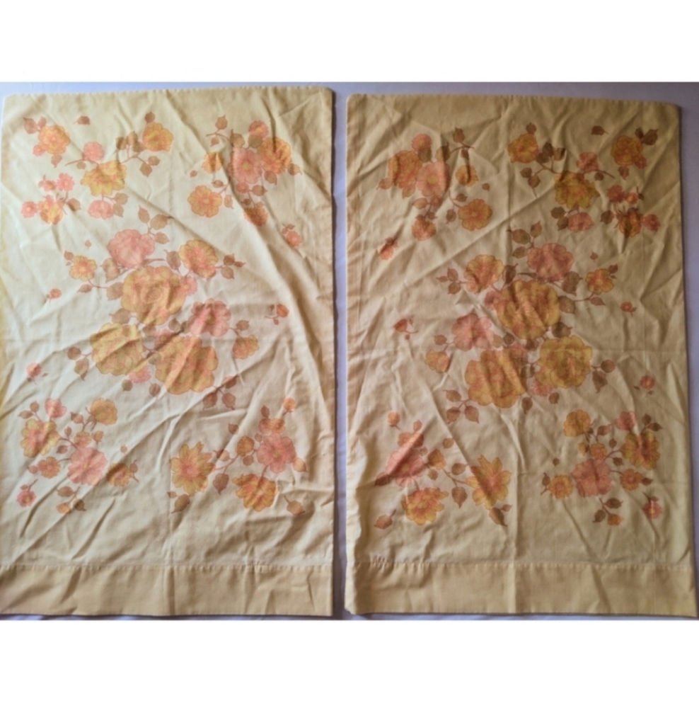 Vintage 70s J.P. Stevens yellow orange floral pillow cases standardWash wear